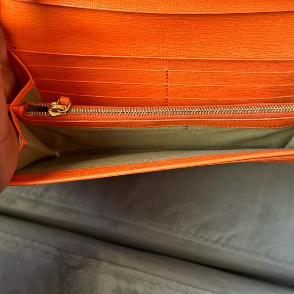FENDI Wallet Crayon Orange Leather Authentic - Picture 9 of 14